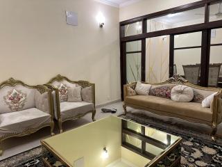 Premium, Cozy And Budget friendly - Karachi - 2