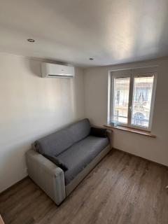 Stylish Apartment on Place Massena - Steps from Beach - Nizza - 8