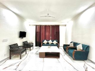 The Modern Manor Kasauli I AC I Near Toy Train station I Restaurant I Self cooking also available - Kasauli - 5