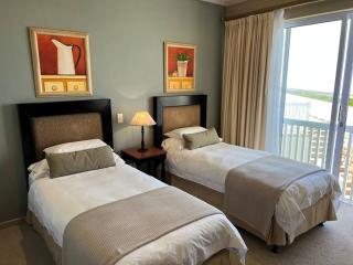 3 Bedroom Villa in Pinnacle Point Estate - 2