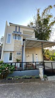 Villa Varsa Batu - Malang - 8