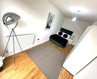 Stunning 2Bedroom Flat with 2 Balcony in WHITECHAPEL - 5mins to Aldgate station - 3
