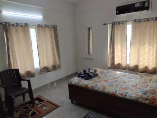 Entire 3 BHK - Ideal for Families & Work Trips - - 9