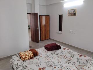 Entire 3 BHK - Ideal for Families & Work Trips - - 2
