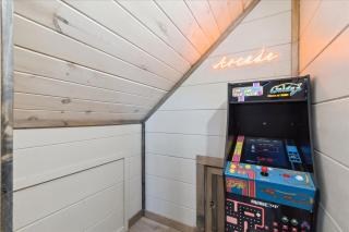 Dog Friendly! Hot Tub, Foos Ball & Arcade - Pigeon Forge - 7