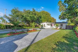 Bright and Cozy Home in Homestead - Homestead - 8
