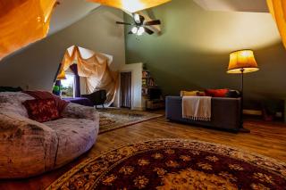 Centrally Located With Lake Views - Burlington - 1