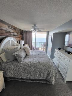 Picture Perfect 4-Bedroom Condo Oceanfront "Ashworth" #1001 - Myrtle Beach - 9