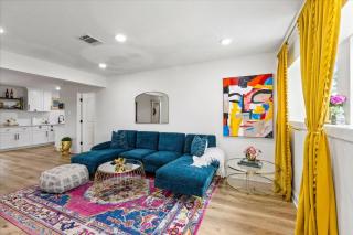 Unique & Colorful Oasis 10 min to NRG FIFA - Houston - 3