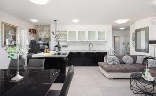 Luxury penthouse with jacuzzi, panoramic view - Makarska - 5