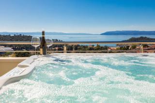 Luxury penthouse with jacuzzi, panoramic view - 9