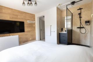 Universo private pool and large garden - 3