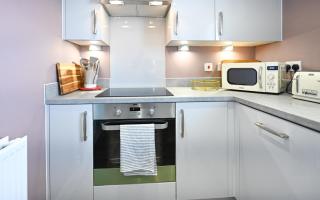 LUX Exec Balcony Suite for 2 with Parking, Wi-Fi - Bedford - 0