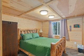 Red Cabin at Fish Camp – Cozy Dry Cabin with Loft Rustic Escape - 5