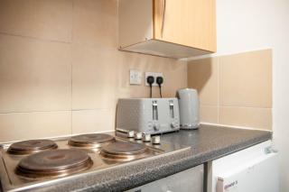 Spacious One Bedroom Apartment in Central Derby by Eason Stays Ideal for Weekend Getaways & Business Travellers - Derby - 7