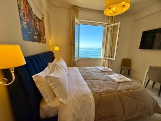 Vertigini Suites, Il Rifugio dell Amore per SOLE COPPIE , A 50m dalla Stazione e dalla Via dell Amore con Vista Mare e Intimità Appagante - Riomaggiore - 6