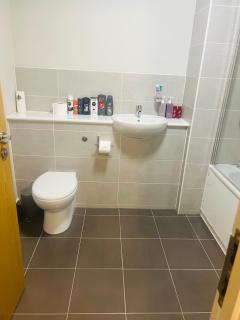 Cozy Room with Private Bathroom Close to City Centre in Shared Apartment - 6
