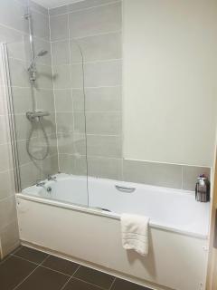 Room with Private Bathroom Not Ensuite in Shared Flat Near City Centre - Manchester - 5