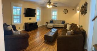 4 Bedroom Country Getaway with Rooftop Lounge Loft - - 8