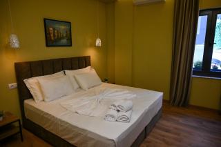 Kuta's Rooms 2 - Tirana - 0