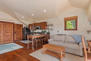 Blue Ocean View Retreat - Minutes to Beach - Summerland - 3