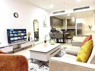 Sea view 1 BR Flat, Luxury amenities, Near Beach & Tram with FREE Parking in Dubai Marina - Dubai - 7