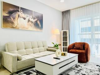 Sea view 1 BR Flat, Luxury amenities, Near Beach & Tram with FREE Parking in Dubai Marina - Dubai - 8