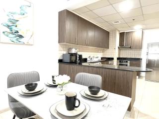 Sea view 1 BR Flat, Luxury amenities, Near Beach & Tram with FREE Parking in Dubai Marina - Dubai - 1