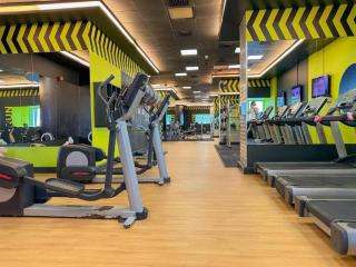 Sea view 1 BR Flat, Luxury amenities, Near Beach & Tram with FREE Parking in Dubai Marina - Dubai - 2