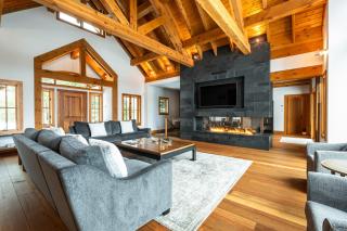 Grand Foret Villa Luxurious Chalet with Hot Tub and Outdoor Firepit - Mont-Tremblant - 0