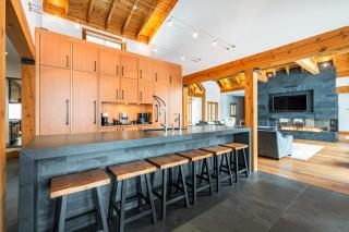 Grand Foret Villa Luxurious Chalet with Hot Tub and Outdoor Firepit - Mont-Tremblant - 6