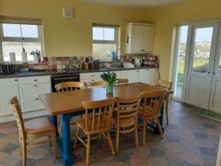 Garreglwyd - relaxed, rural, holiday house with outstanding sea views Fri-Fri - Rhoscolyn - 6