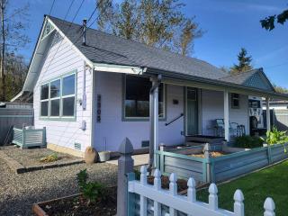 Cute Cottage with fully fenced yard - Blaine - 0