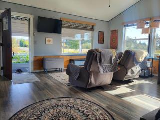 Cute Cottage with fully fenced yard - Blaine - 2