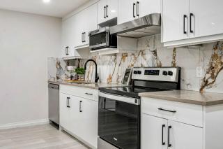 Say Cheese - Private Entrance - 2BD Suite - KingBD - De Winton - 6