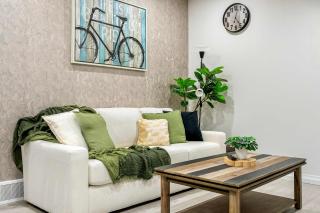 Say Cheese - Private Entrance - 2BD Suite - KingBD - De Winton - 5