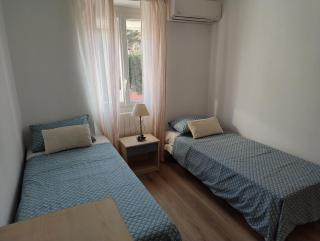 la plage en face , 2 chambres clim parking - 2