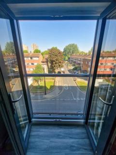 2 bed free parking Mcr apartment by City SuperHost - Manchester - 3