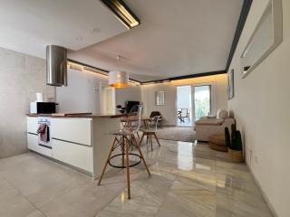 Jardines del Puerto Apartment for up to 6, totally refurbished 2025, gardens, pools, garage, wifi - Marbella - 2