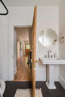 Stay Portland - The Câlin Suite - Posh Local Boutiques & Eateries - Portland - 1