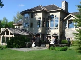 The Mountainside House - Luxury Home, Indoor Hot Tub, Ski Home, Private Shuttle - 9