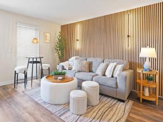 2 Bdrm Condo + Parking in Heart of Mission Beach! - San Diego - 0