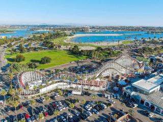 2 Bdrm Condo + Parking in Heart of Mission Beach! - 1