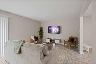 Relax & Unwind in Rochester Cozy Vacation Spot - Rochester Hills - 0
