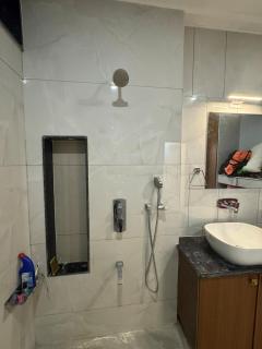 Luxury 4BHK w Deck NRI Friendly Stay Vadodara - Vadodara - 5