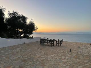 Sunrise Apartment, Stunning Sea and Mountain View - Chlomós - 0