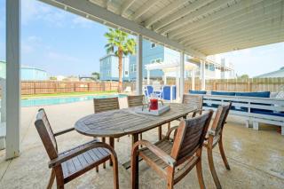 Luxe Coastal Stay w Private Pool Walk to Beach Leave of Absence by AvantStay - 7