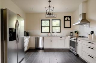 Stay Portland Collection - Restored Farmhouse & Backyard Tiny House Village - Portland - 3