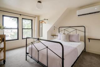 Stay Portland Collection - Restored Farmhouse & Backyard Tiny House Village - Portland - 1