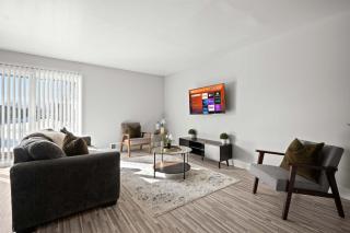 Stylish & Modern Unit Prime Location & Comfort - Rochester Hills - 8